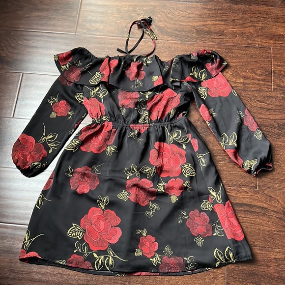 Cupcakes & Cashmere Halter Tie Off Shoulder Floral Dress - Picture 6 of 9